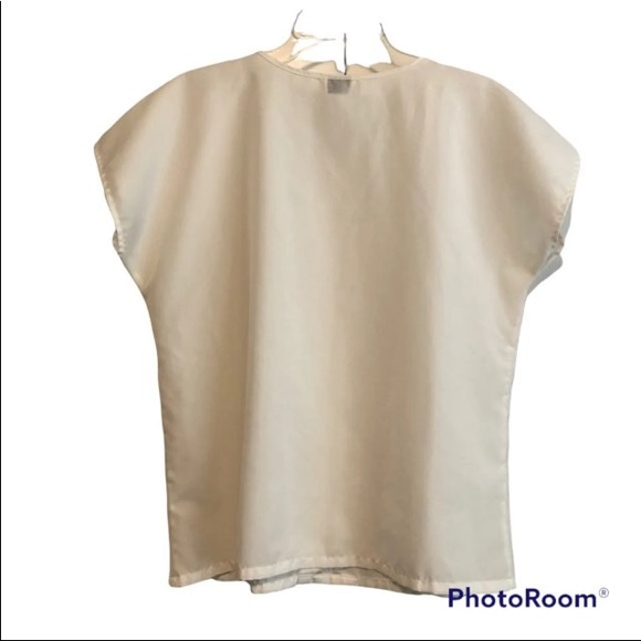 R&J brand White pleated woven blouse / shirt / top
Approximate size M Medium - Picture 2 of 7